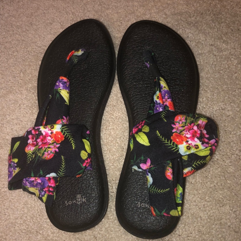 Sanuk yoga mat shoes